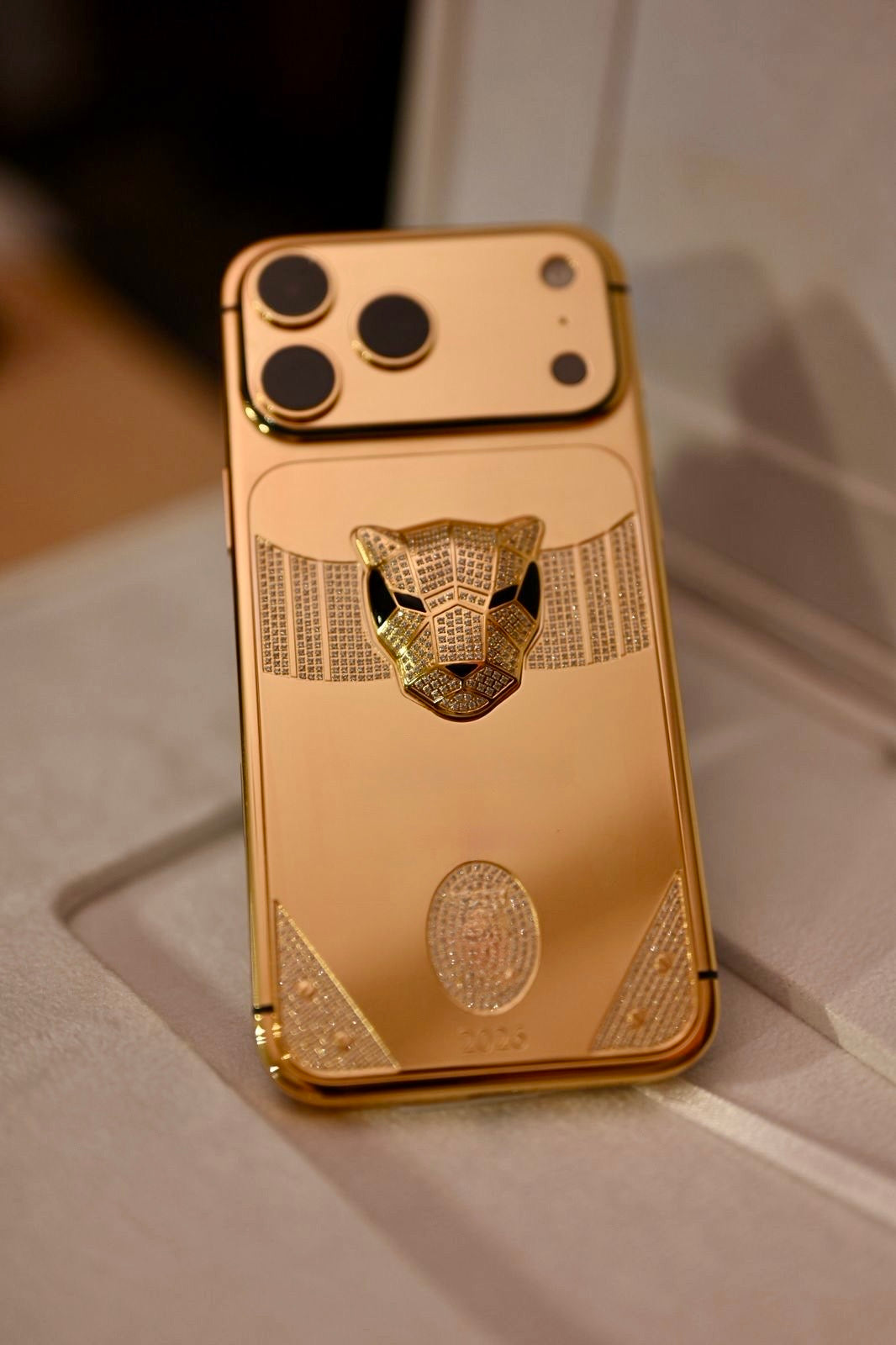 Custom 24k Gold Engraved iPhone 17 Pro Max 1 TB Diamond Incrustation Panther