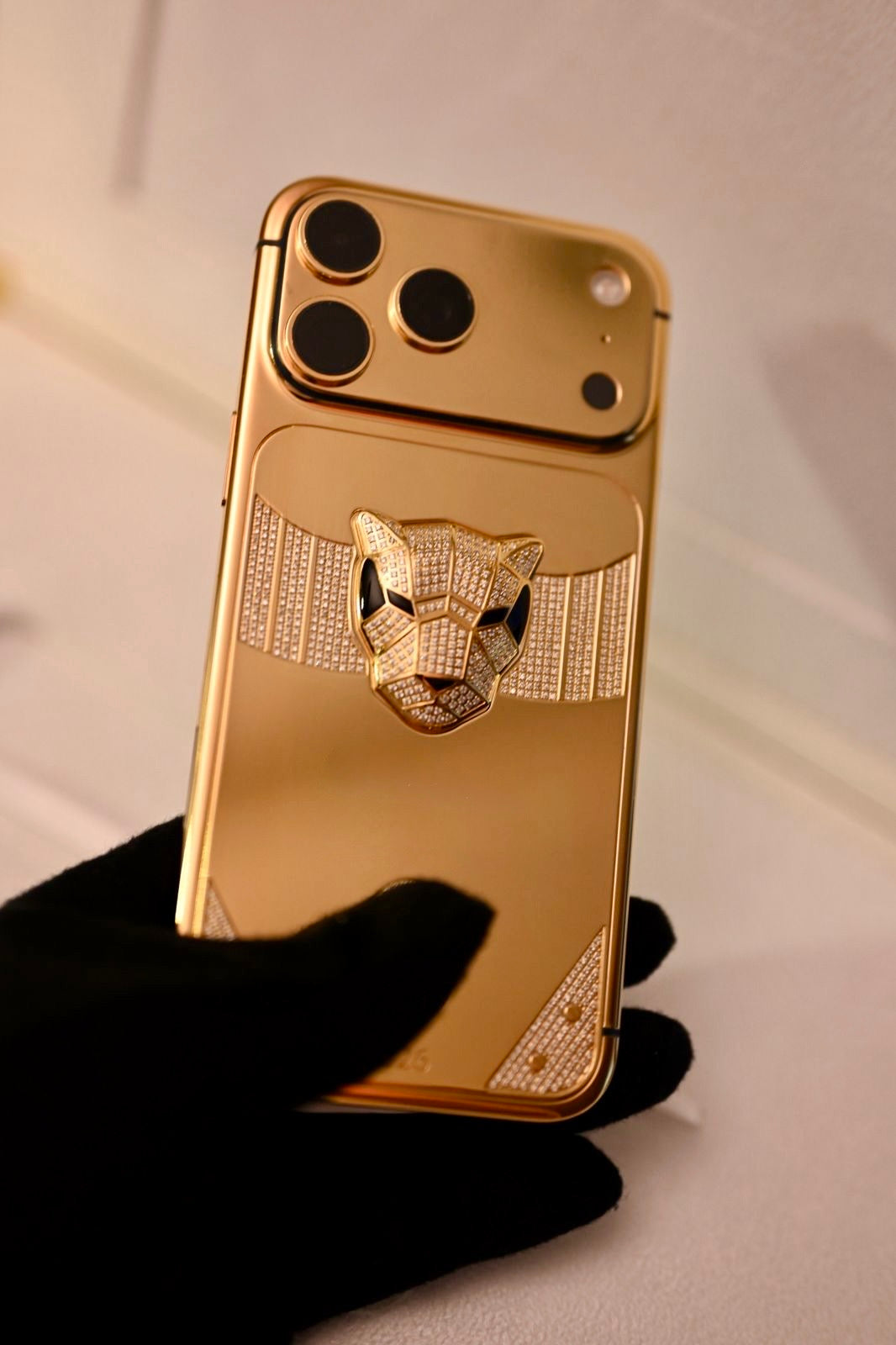 Custom 24k Gold Engraved iPhone 17 Pro Max 1 TB Diamond Incrustation Panther