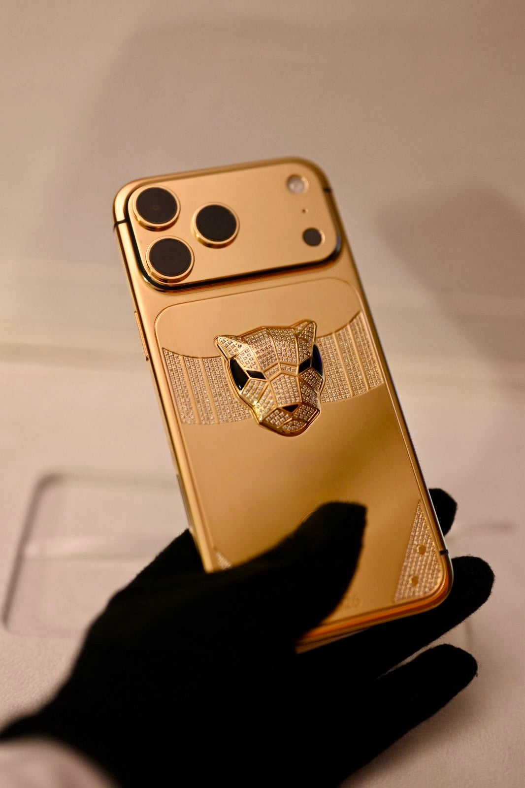 Custom 24k Gold Engraved iPhone 17 Pro Max 1 TB Diamond Incrustation Panther
