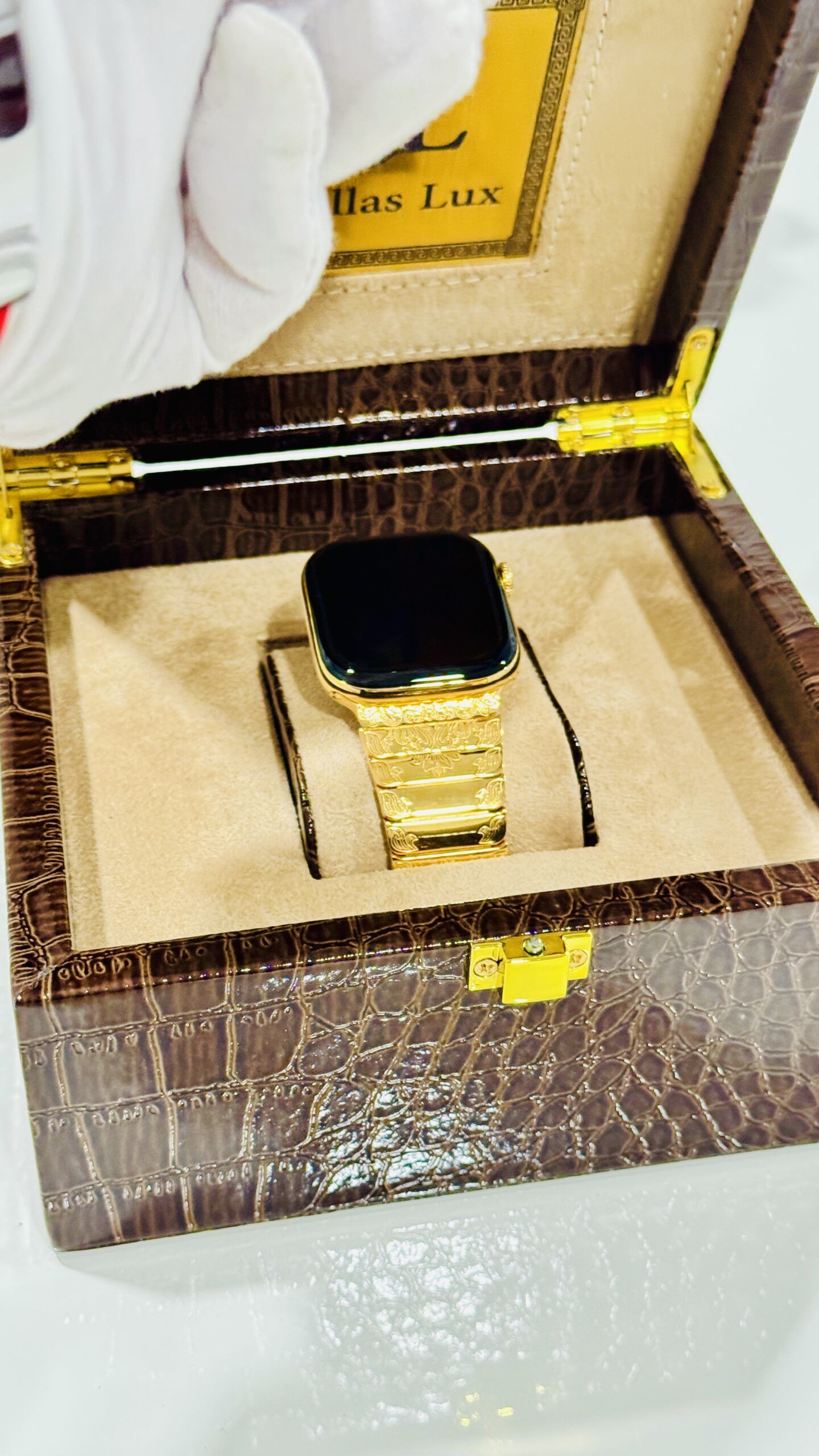 Custom 24k Gold Apple Watch Series 10 46mm Engraved 24k Gold Band