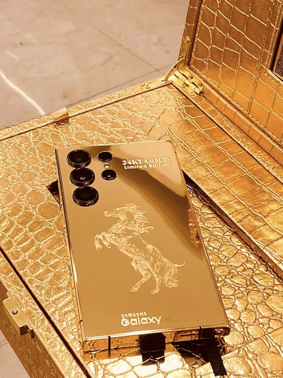 Custom 24k Gold Engraved Samsung Galaxy S25 Ultra Phone 512