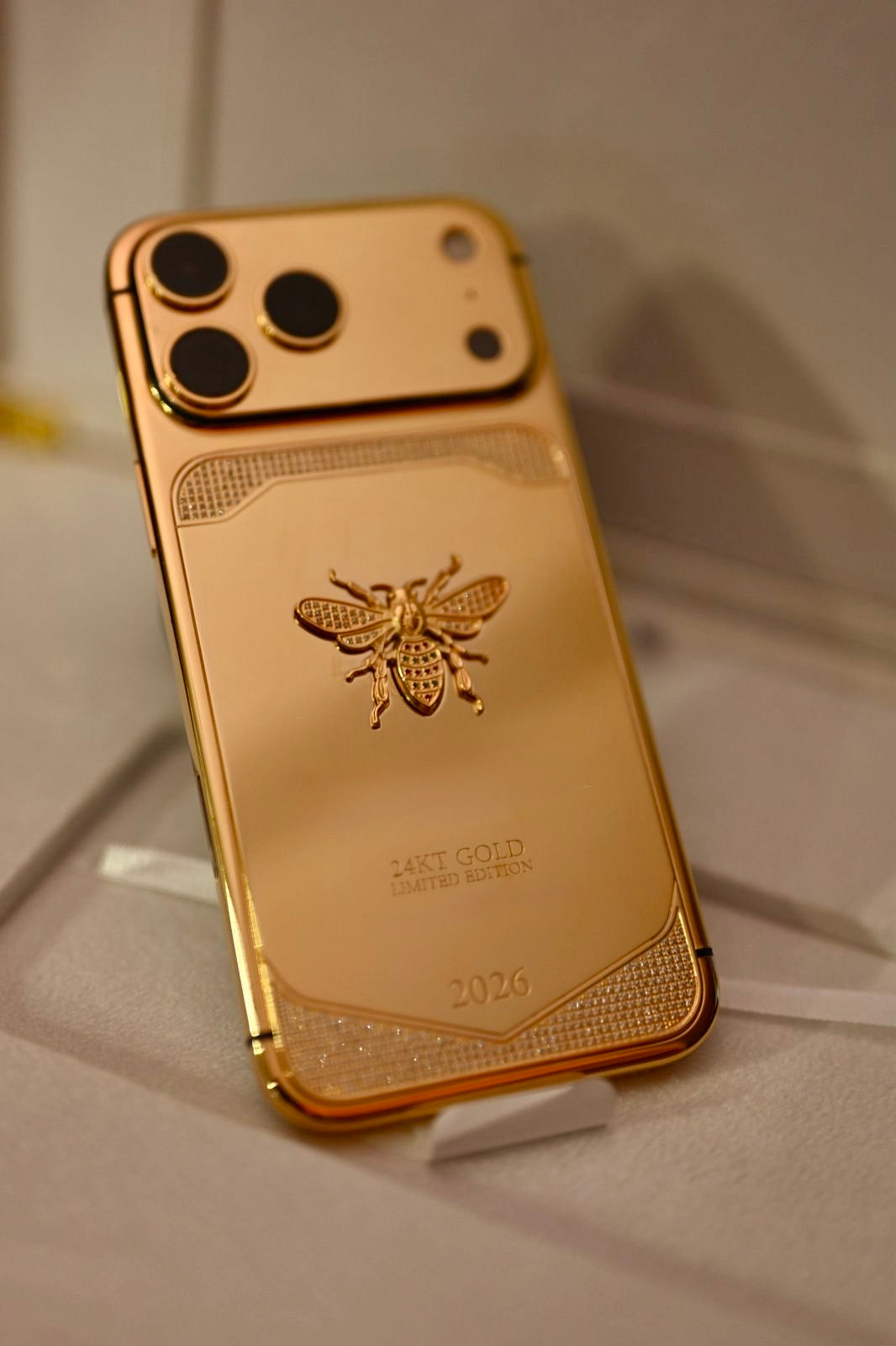 Custom 24k Gold Engraved iPhone 17 Pro Max 1 TB Diamond Incrustation Bee Design
