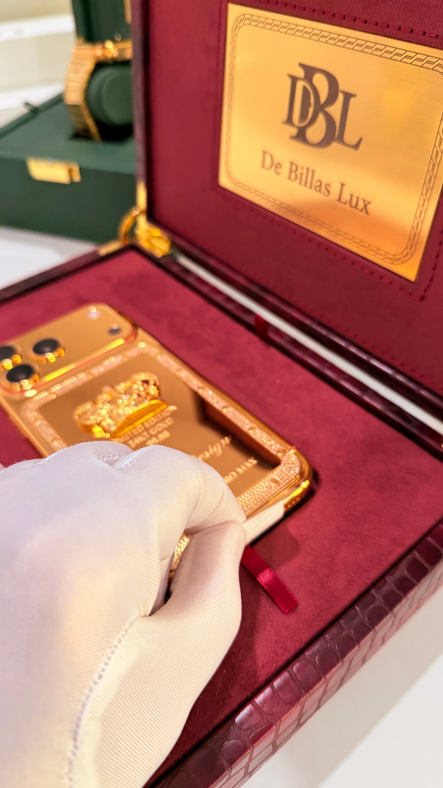 Custom 24K Gold Diamond iPhone 17 Pro Max 1 TB Royal Design Diamonds