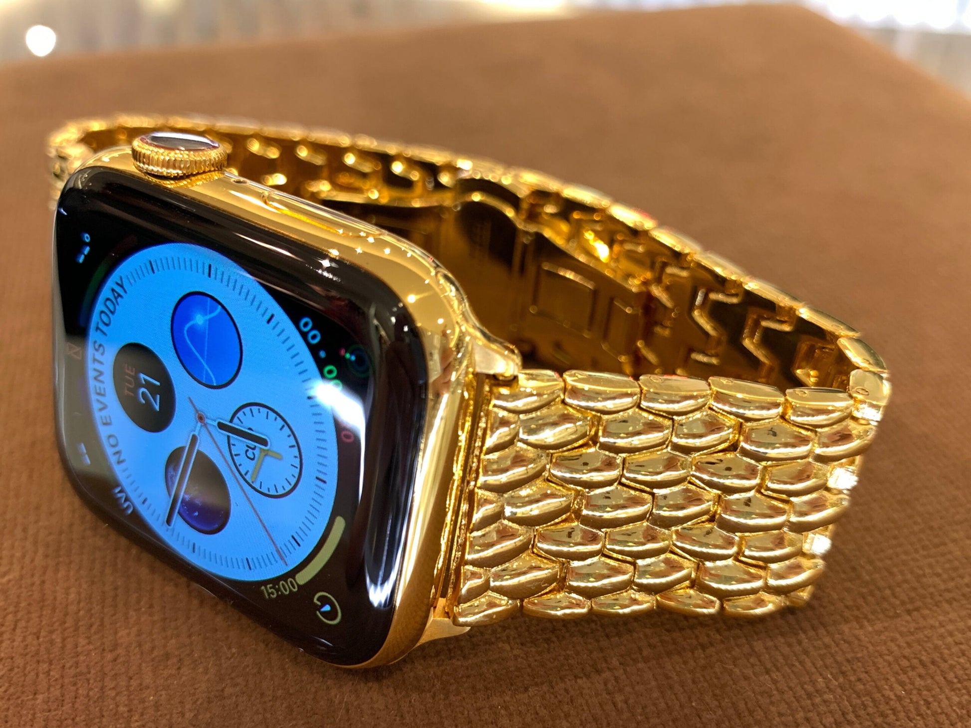 24K Gold Plated 45mm Apple Watch SERIES 9 with 24k Gold Plated Link Band Butterfly Buckle