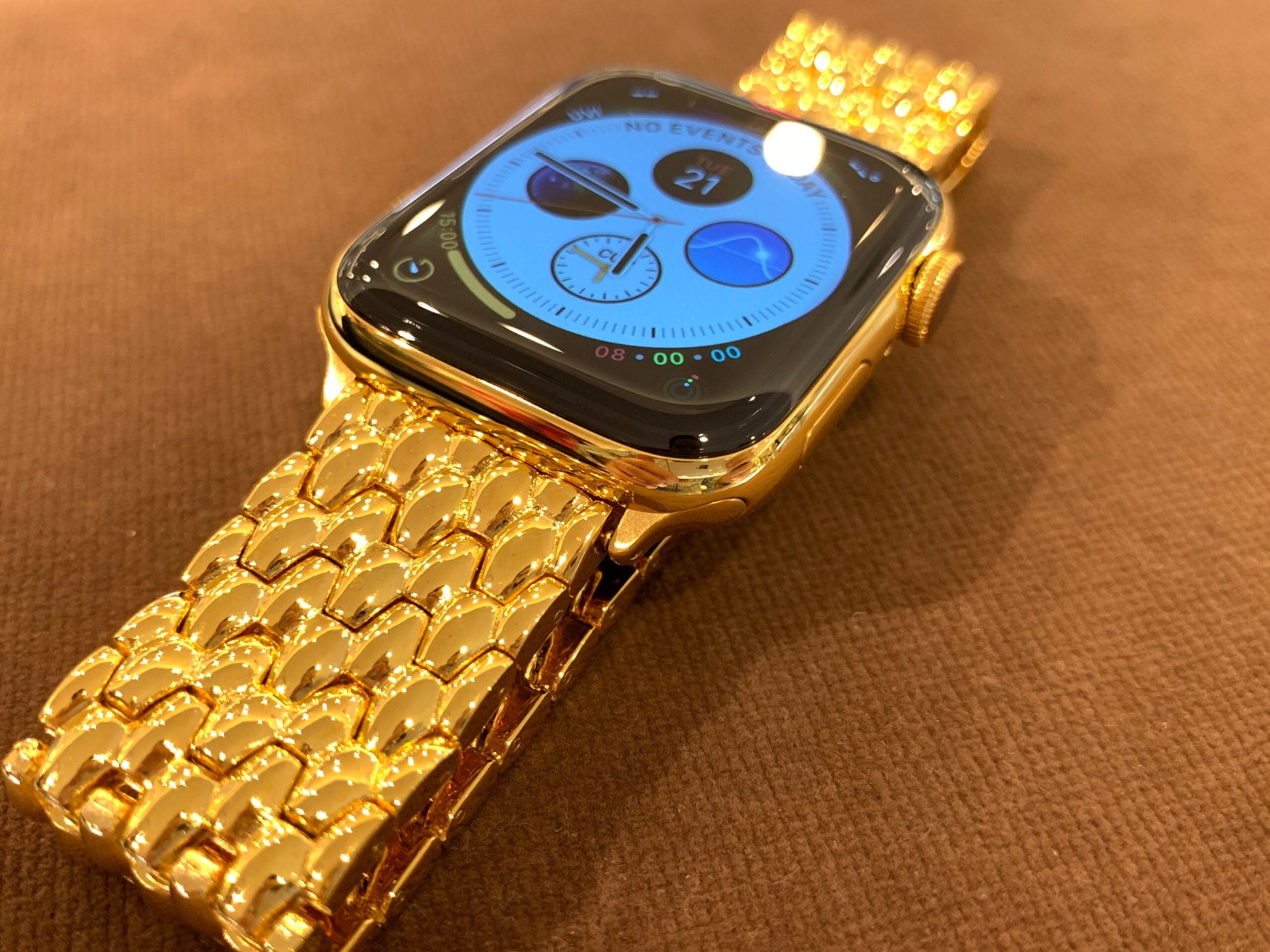 24K Gold Plated 45mm Apple Watch SERIES 9 with 24k Gold Plated Link Band Butterfly Buckle