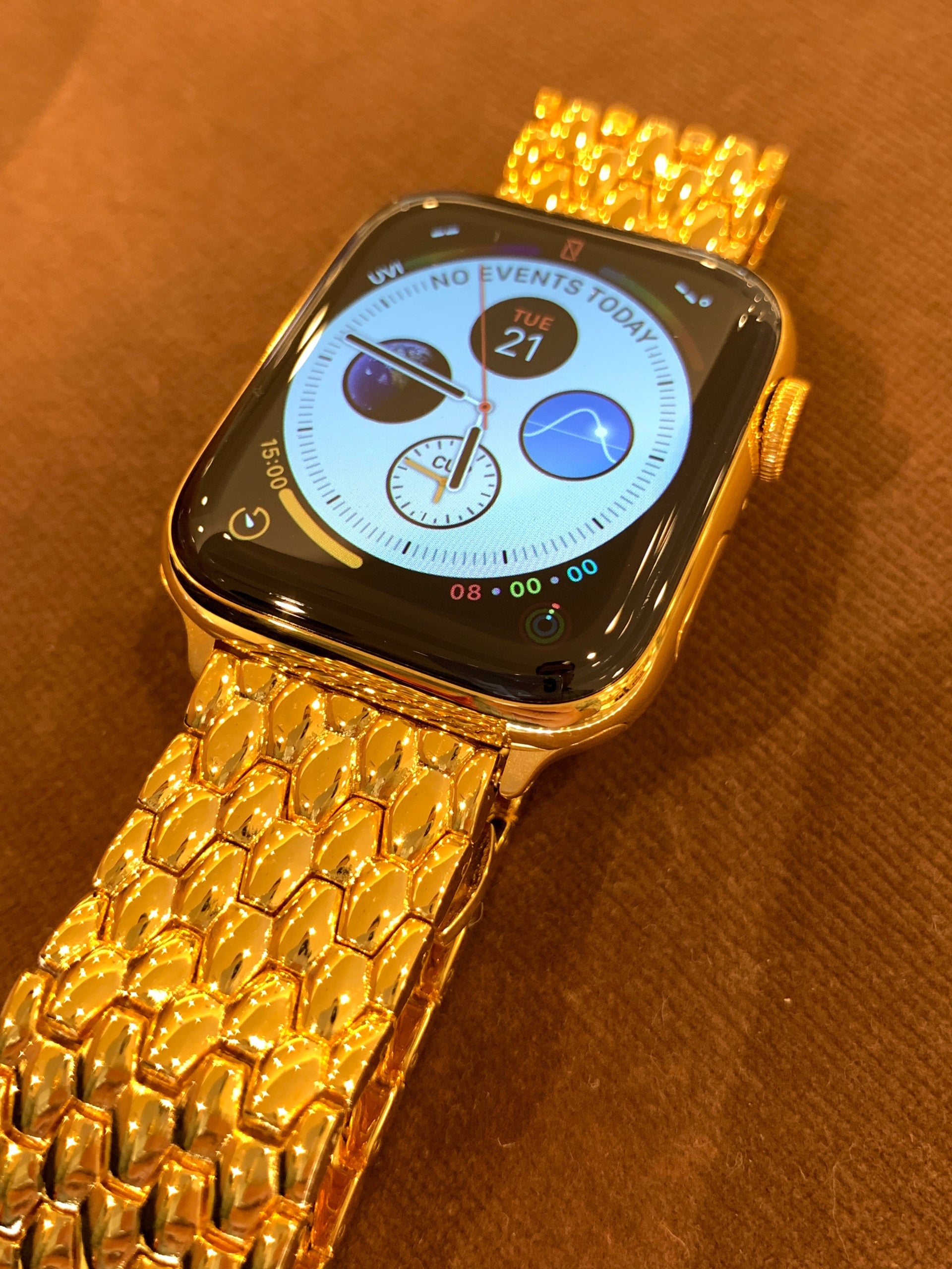 24K Gold Plated 45mm Apple Watch SERIES 9 with 24k Gold Plated Link Band Butterfly Buckle