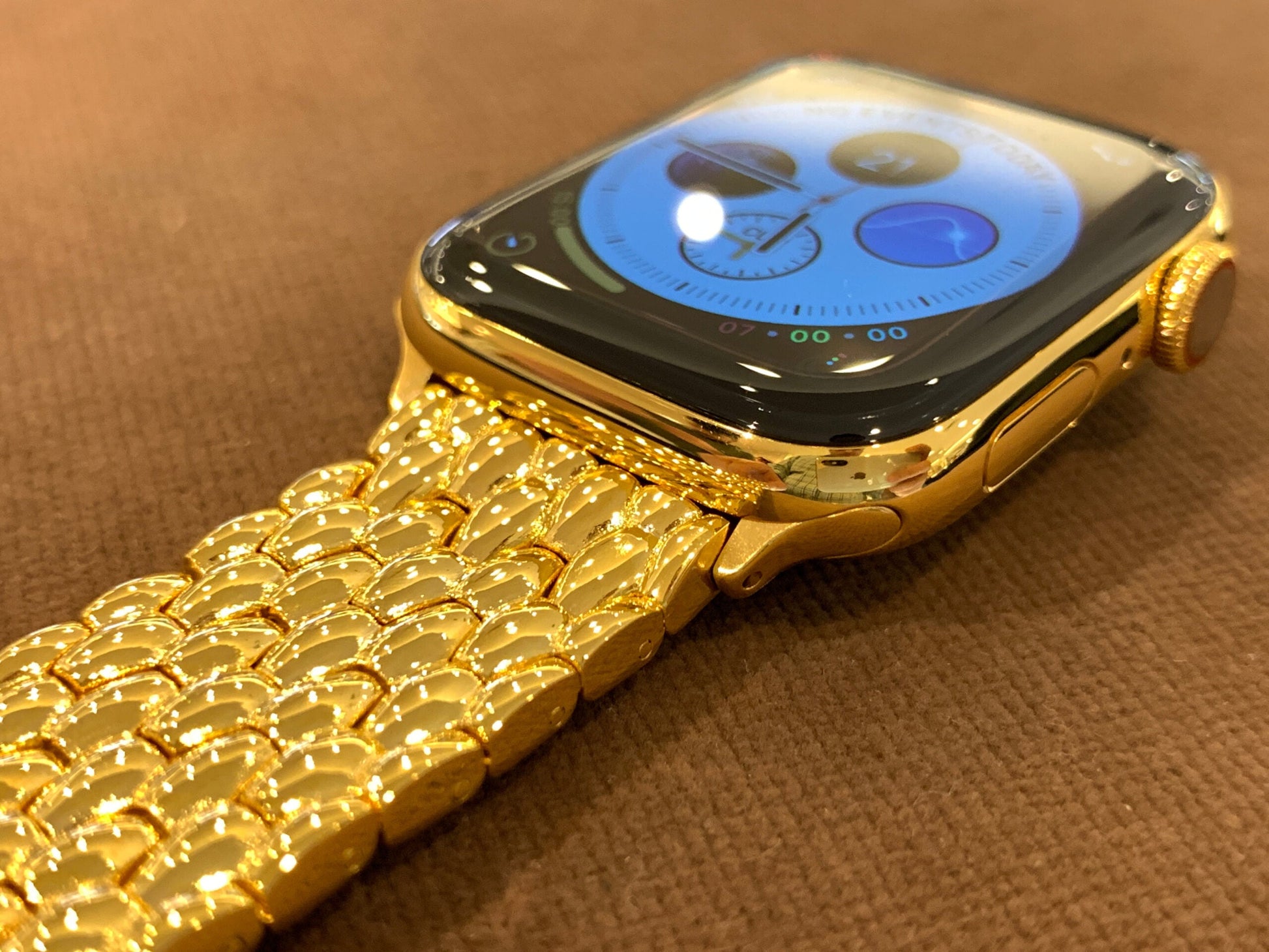 24K Gold Plated 45mm Apple Watch SERIES 9 with 24k Gold Plated Link Band Butterfly Buckle