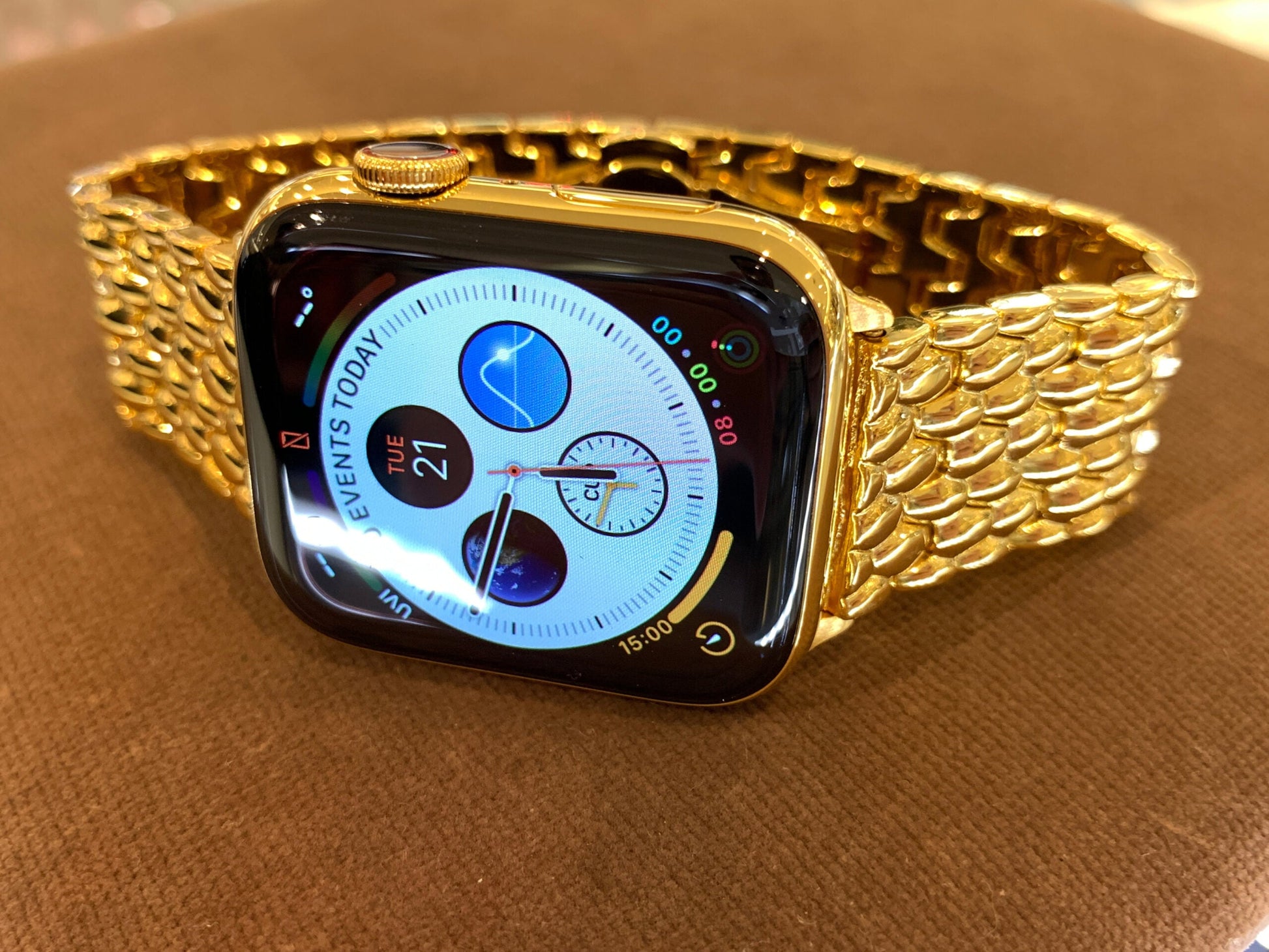 24K Gold Plated 45mm Apple Watch SERIES 9 with 24k Gold Plated Link Band Butterfly Buckle