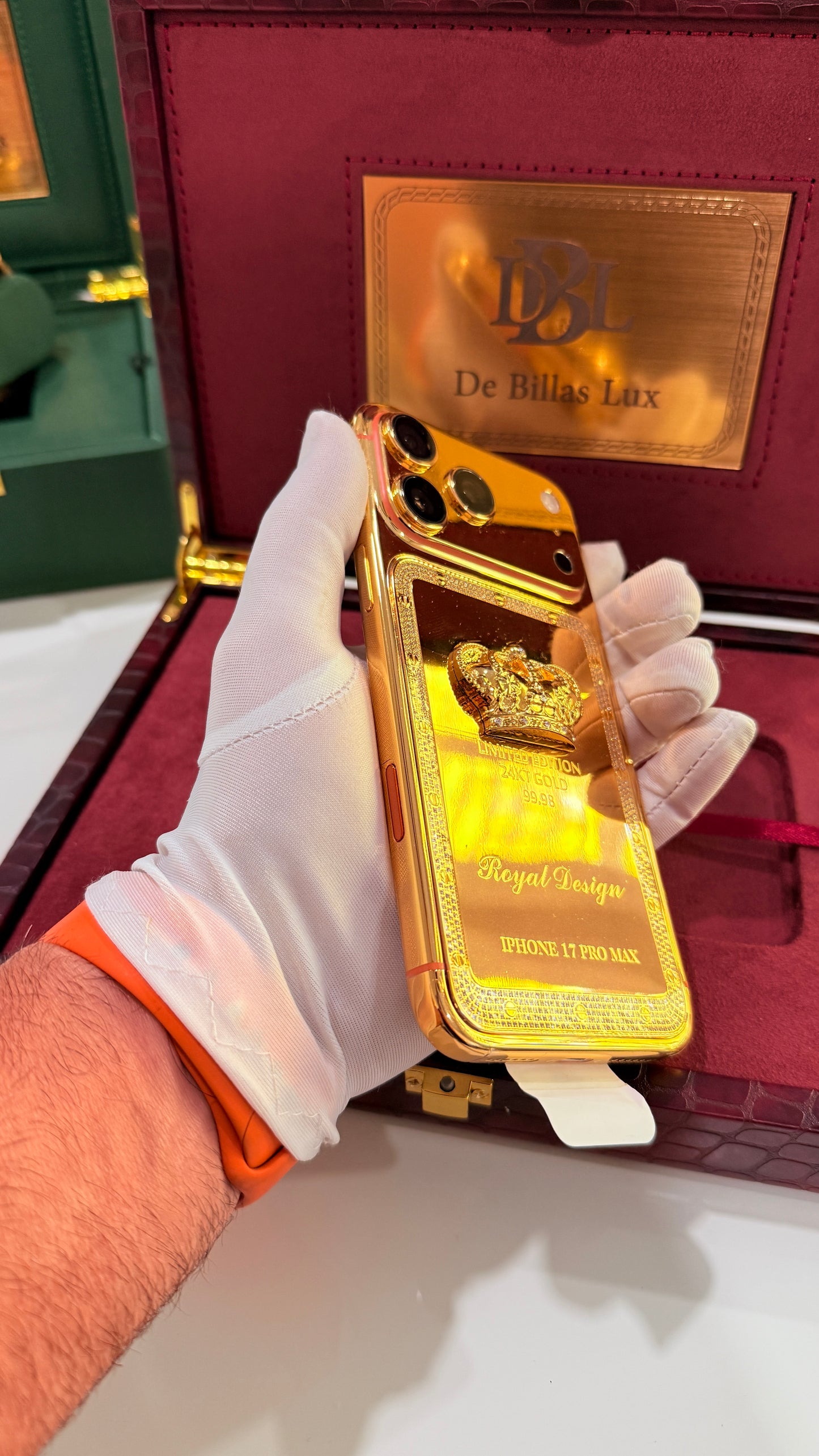 Custom 24K Gold Diamond iPhone 17 Pro Max 1 TB Royal Design Diamonds