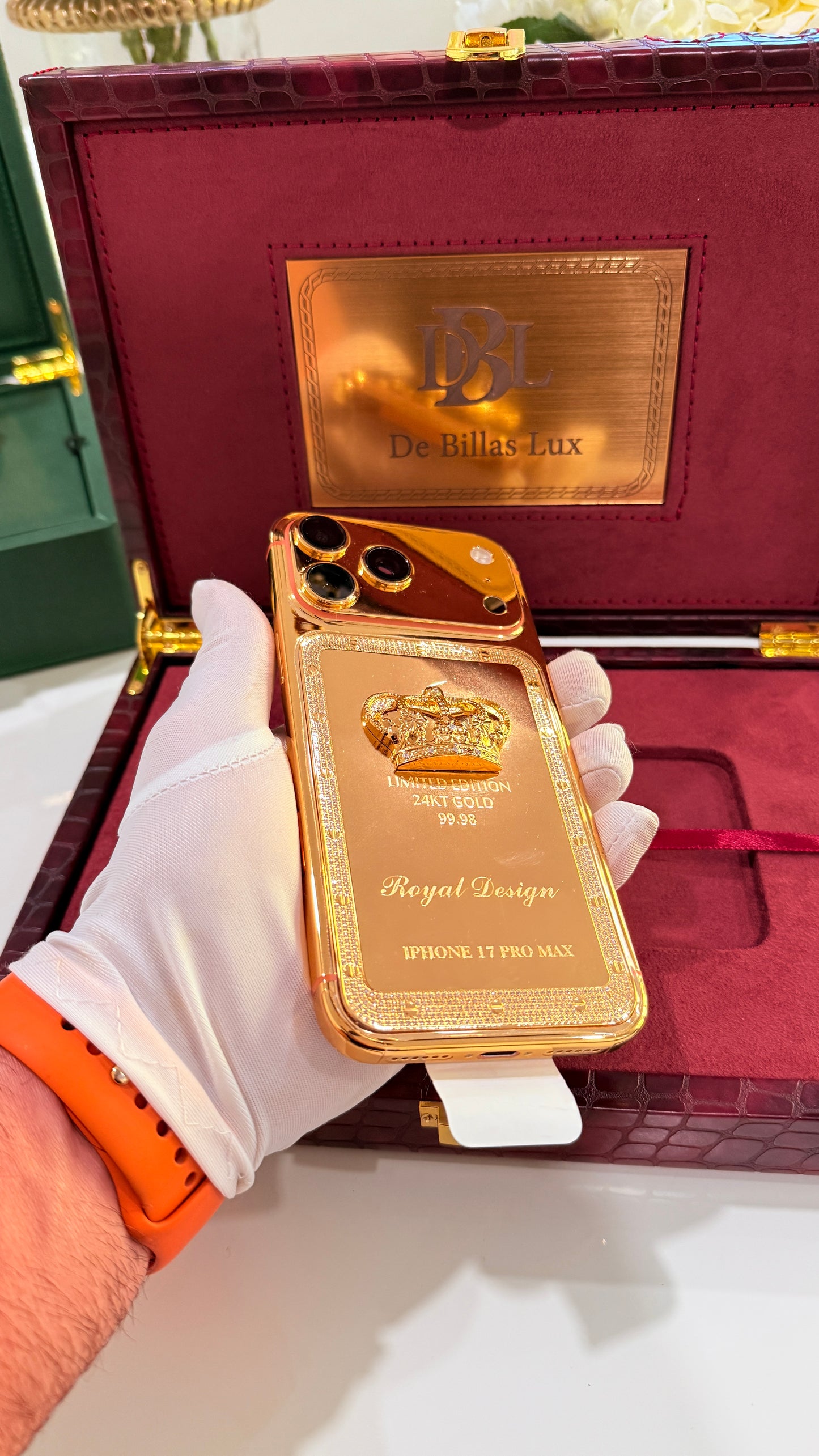 Custom 24K Gold Diamond iPhone 17 Pro Max 1 TB Royal Design Diamonds