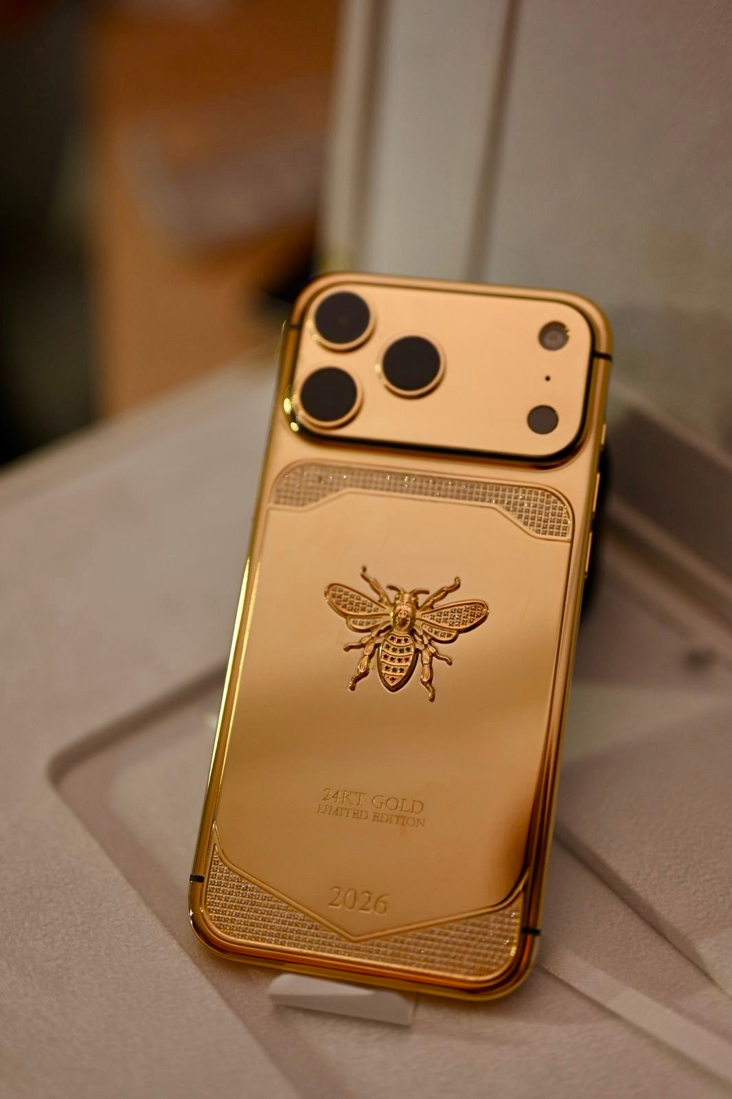 Custom 24k Gold Engraved iPhone 17 Pro Max 1 TB Diamond Incrustation Bee Design