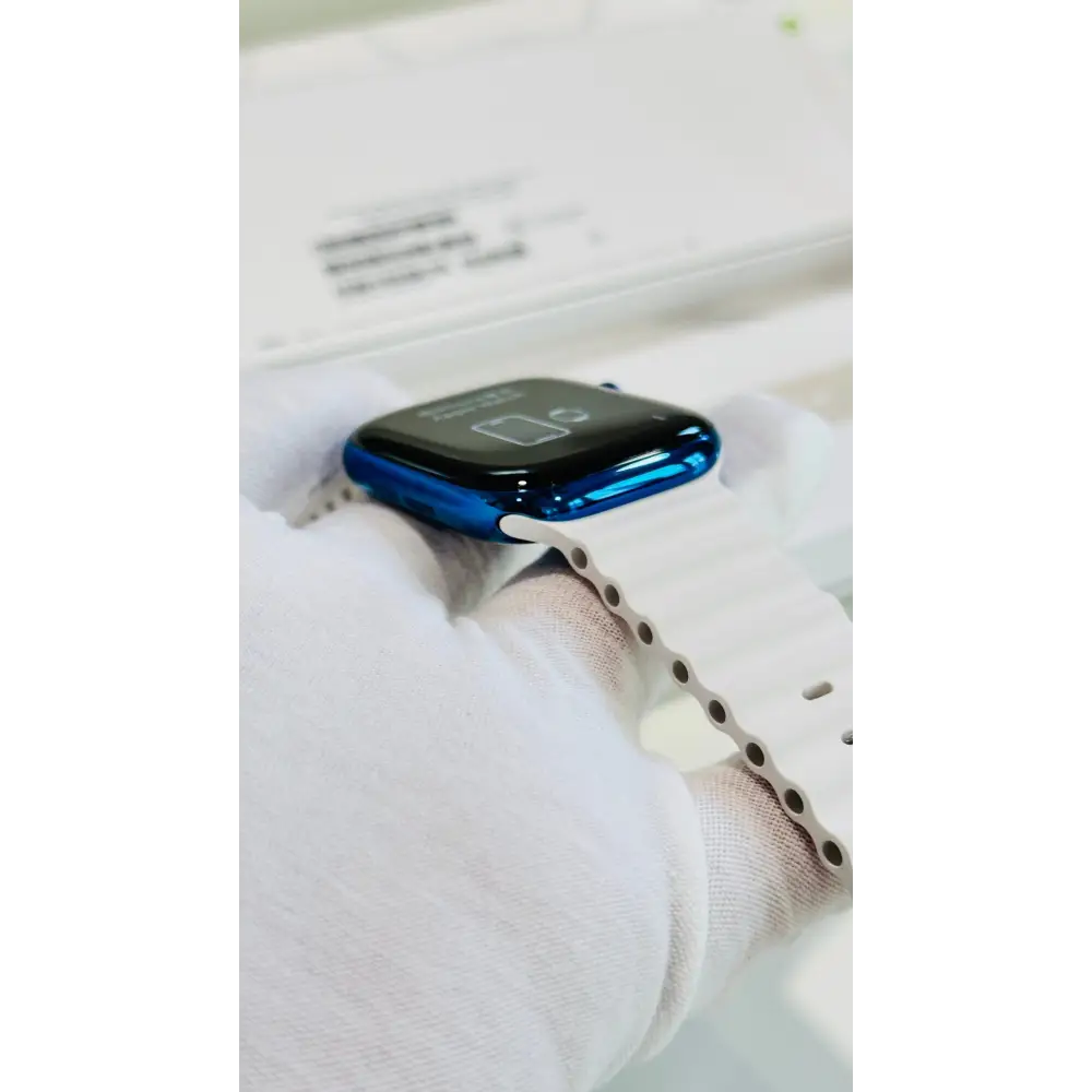 Polished blue Apple Watch with a white band; finish reference. The listing identifies the included band, case size and selected generation.