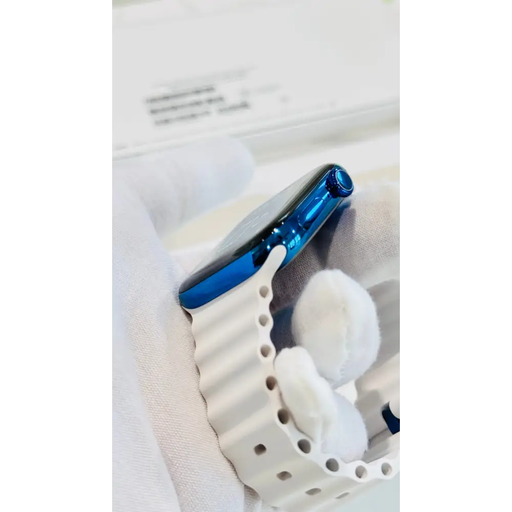 Polished blue Apple Watch with a white band; finish reference. The listing identifies the included band, case size and selected generation.