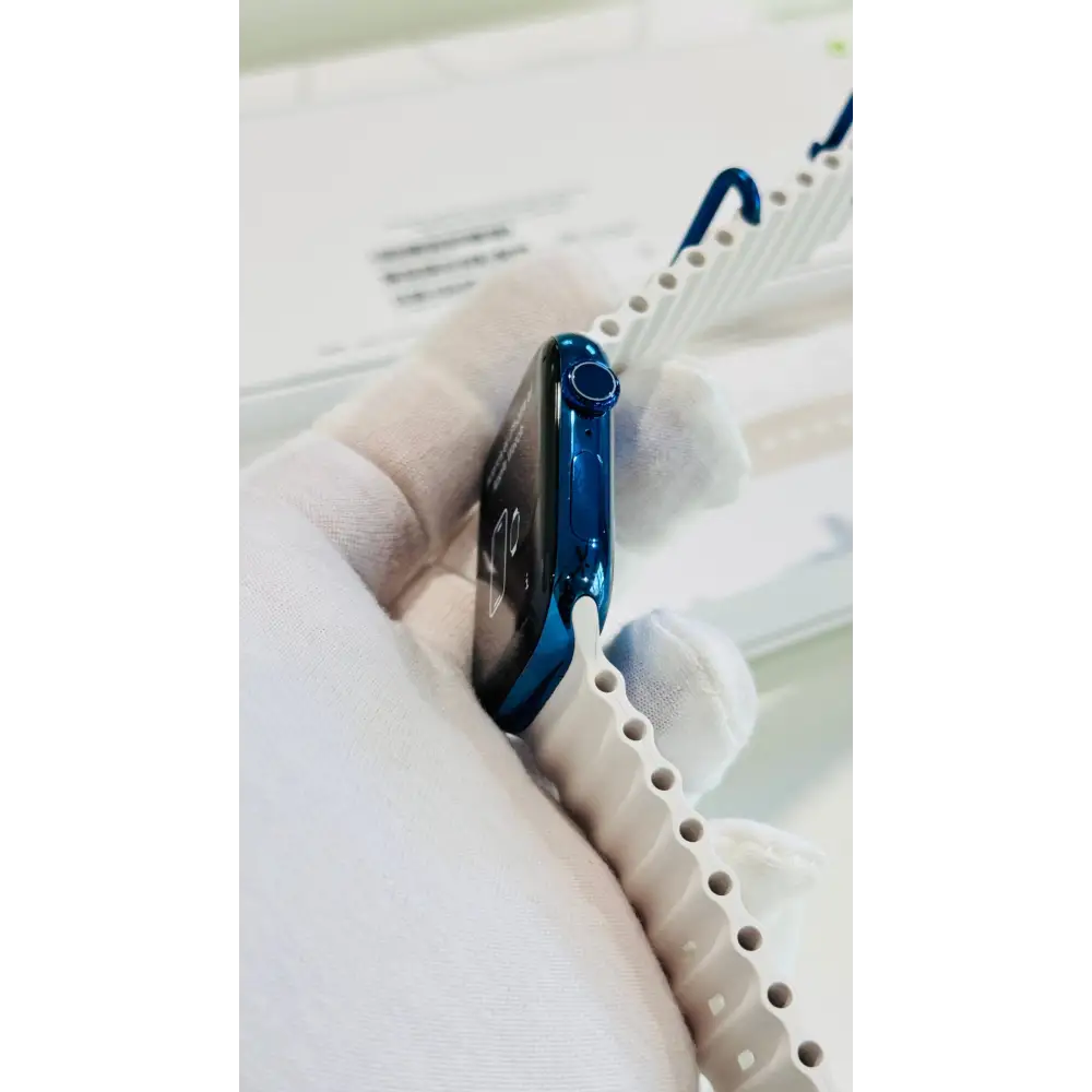 Polished blue Apple Watch with a white band; finish reference. The listing identifies the included band, case size and selected generation.