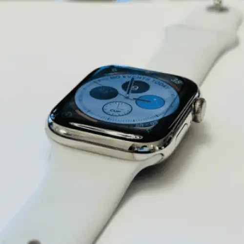 White Gold Apple Watch Series 9 45mm with White Sport Band – First ever