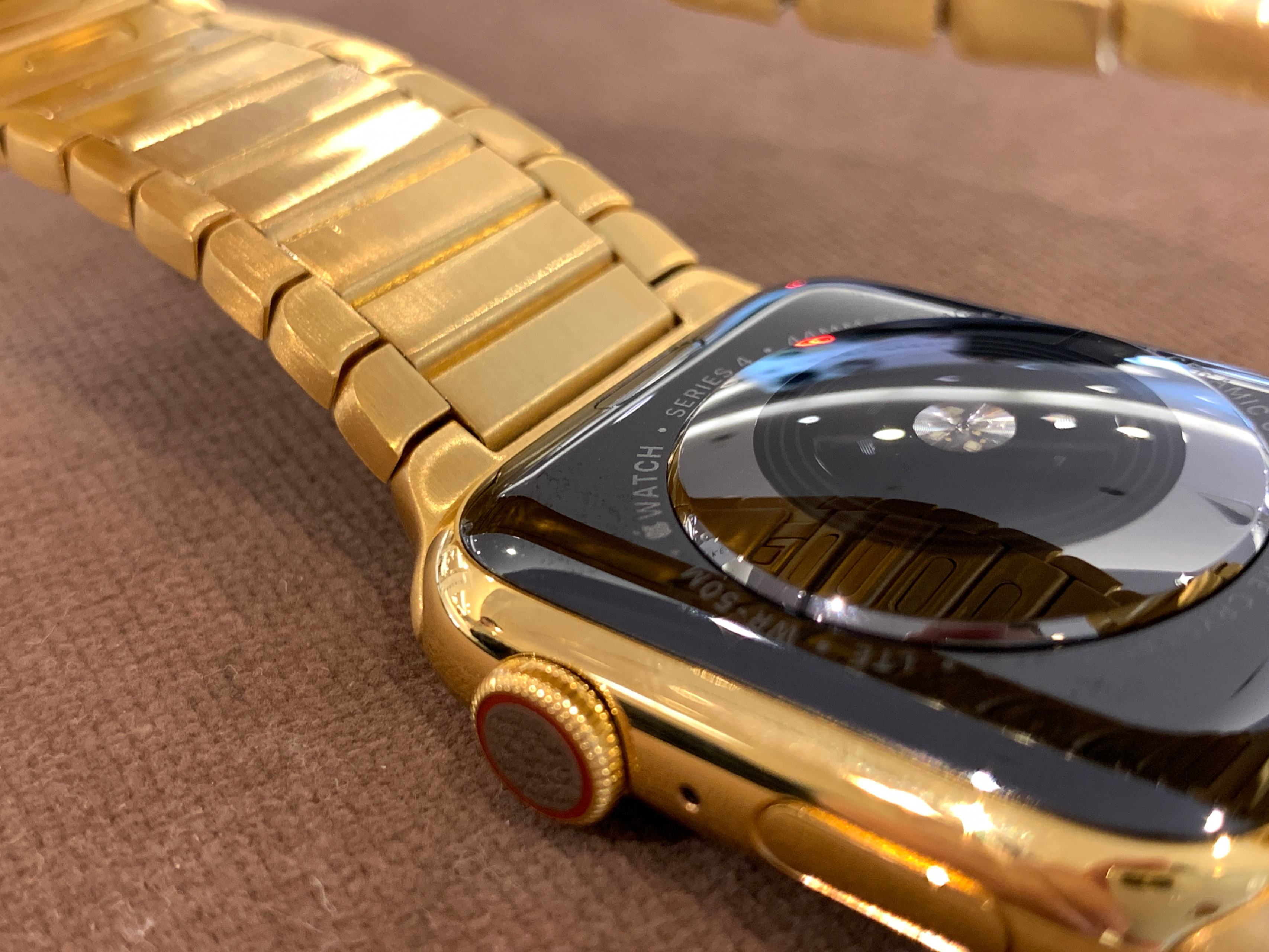 Caviar Apple Watch Series 8, GPS, 45mm Dial Size, With 24K Gold And Hand  Engraved Band, Customizable Design