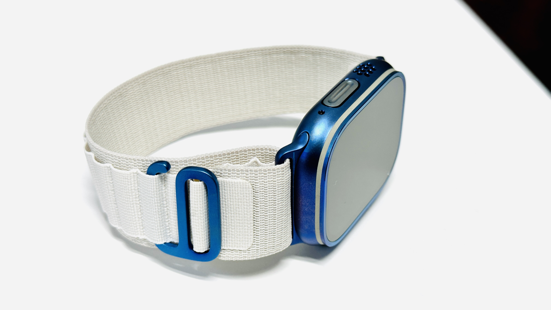 Apple Watch ULTRA 2 49mm BLUE Anodized Titanium White Alpine Loop