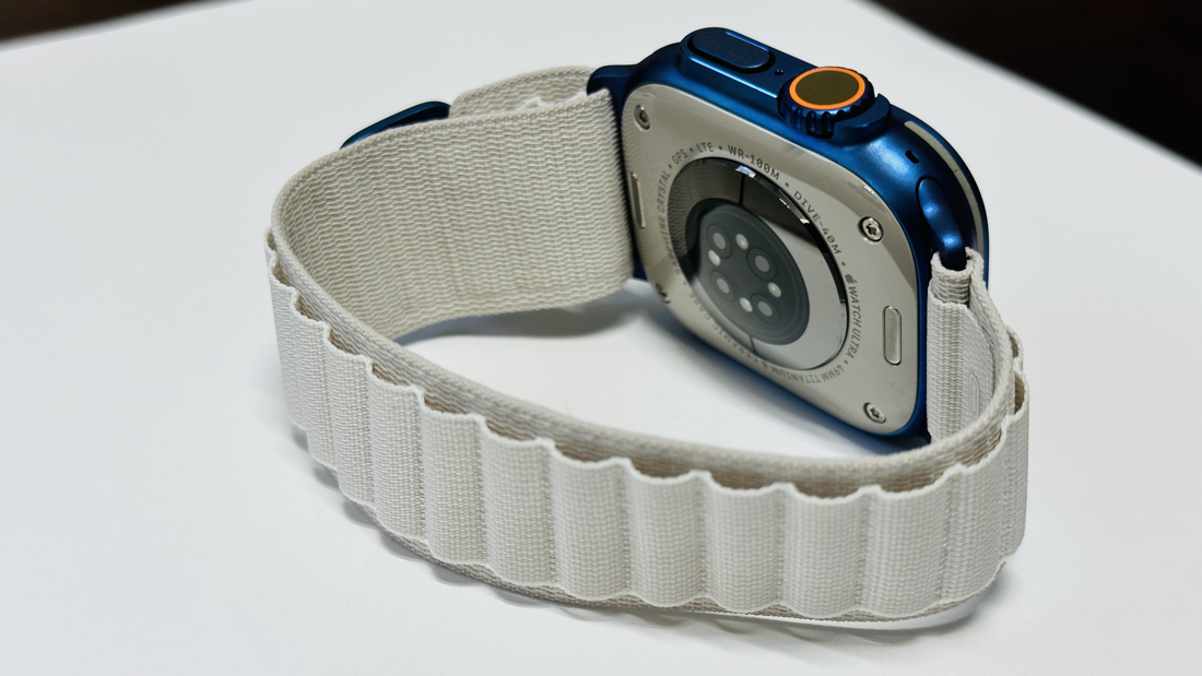 Apple Watch ULTRA 2 49mm BLUE Anodized Titanium White Alpine Loop
